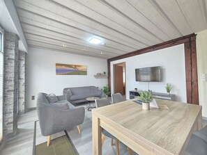 Unclassified image, 2 of 35, button