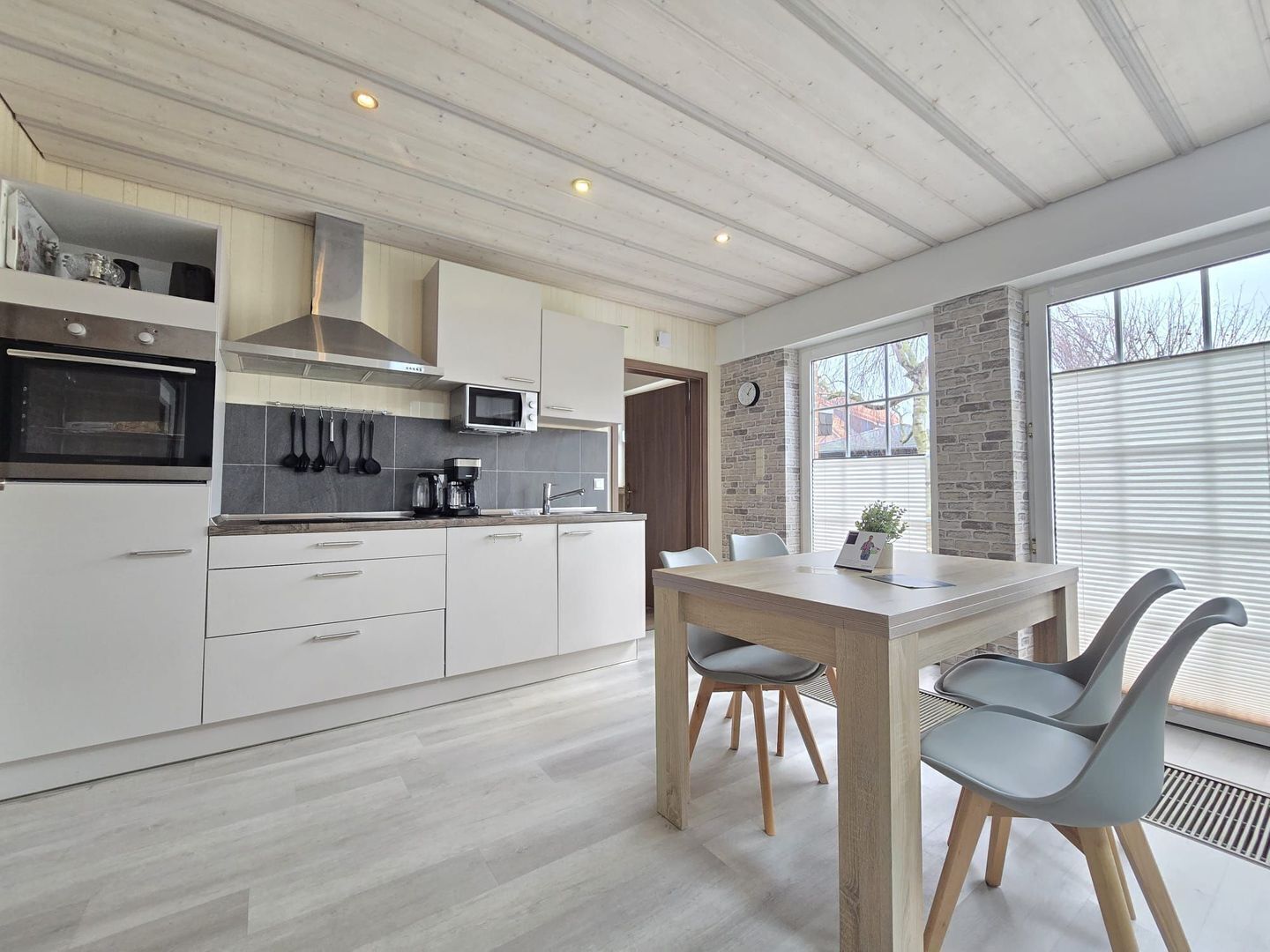 Kühlschrank, Mikrowelle, Herdplatte, Geschirrspüler