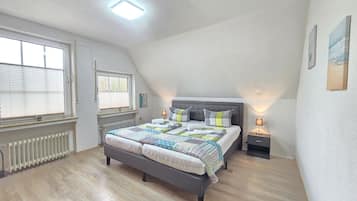 2 bedrooms, iron/ironing board, WiFi