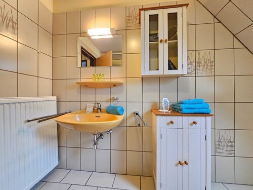 Vacation apartment Buhne 2 Norddeich - Comfortable vacation apartment with garden and