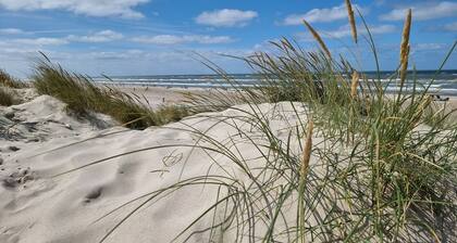 Ferienwohnung Düne 1 Norddeich - Komfortable Ferienwohnung mit Garten und WLAN
