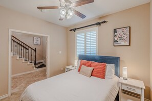 2 bedrooms, in-room safe, desk, iron/ironing board