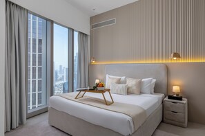 Deluxe Apartment, 3 Bedrooms, Non Smoking | In-room safe, blackout drapes, iron/ironing board