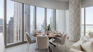 Leilighet – deluxe, 3 soverom, ikke-røyk | Spiseområde på rommet