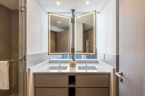 Deluxe Apartment, 3 Bedrooms, Non Smoking | Bathroom | Hair dryer, bidet, towels, soap - Maison Privee Sky-High Elegance w/ Unrivaled Burj Khalifa Views (Dubai)