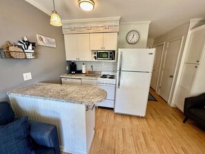 Fridge, microwave, oven, stovetop - OceanEscape – Steps to the Beach (Hilton Head Island)