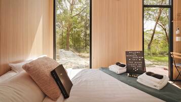 1 bedroom, bed sheets