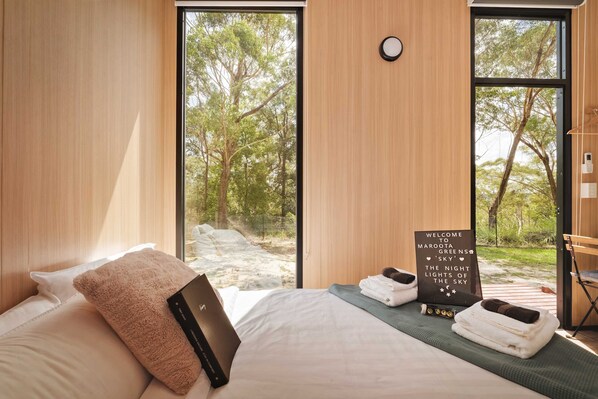 1 bedroom, bed sheets