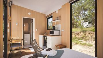 1 bedroom, bed sheets