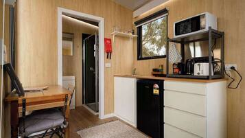Fridge, microwave, stovetop, toaster
