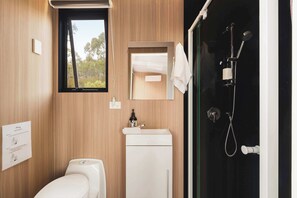 Shower, hair dryer, towels - Binbeal by Tiny Away (Steels Creek)