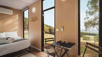 1 bedroom, bed sheets