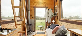 Hillsview Cottage by Tiny Away