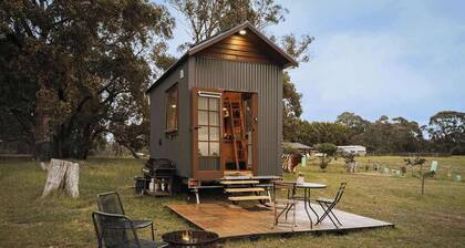 Hillsview Cottage by Tiny Away