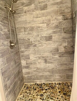 Hair dryer, towels, soap, shampoo - Pets Allowed+Oasis Home w/2BR & 4BDs w/ Pool & BBQ & Events allowed (Phoenix)