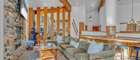 Fernseher, Kamin, Arbeitsbereiche