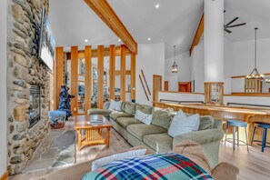 TV, peis og kontorer