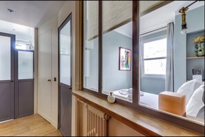 Interior - Ava's dream 2 - Bright & close to the Eiffel Tower (Paris)