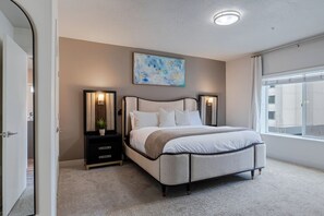 2 chambres, bureau, fer et planche à repasser, lit parapluie