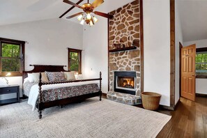 6 bedrooms, iron/ironing board, WiFi, bed sheets