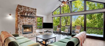 Mountain lodge w/hot tub & game room