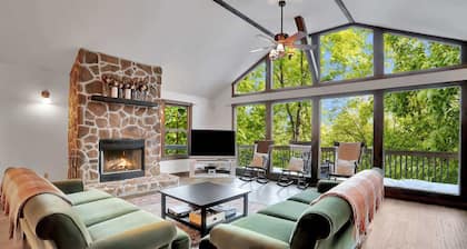 Mountain lodge w/hot tub & game room