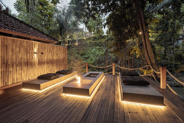 Villa, 2 Bedrooms, Patio, River View | Living area | 40-inch LCD TV with digital channels