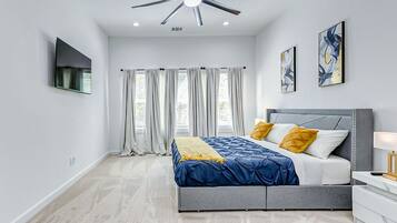 3 quartos, ferros/tábuas de passar roupa, berço de viagem