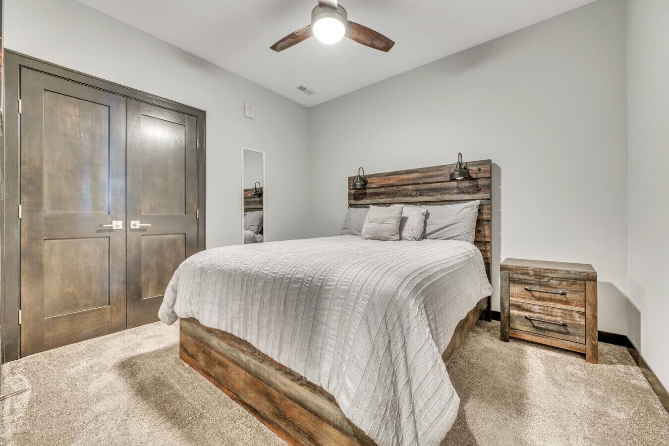 4 chambres, fer et planche à repasser, Wi-Fi gratuit, draps fournis