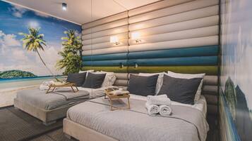 Iron/ironing board, WiFi, bed sheets