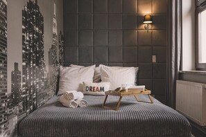 Iron/ironing board, WiFi, bed sheets