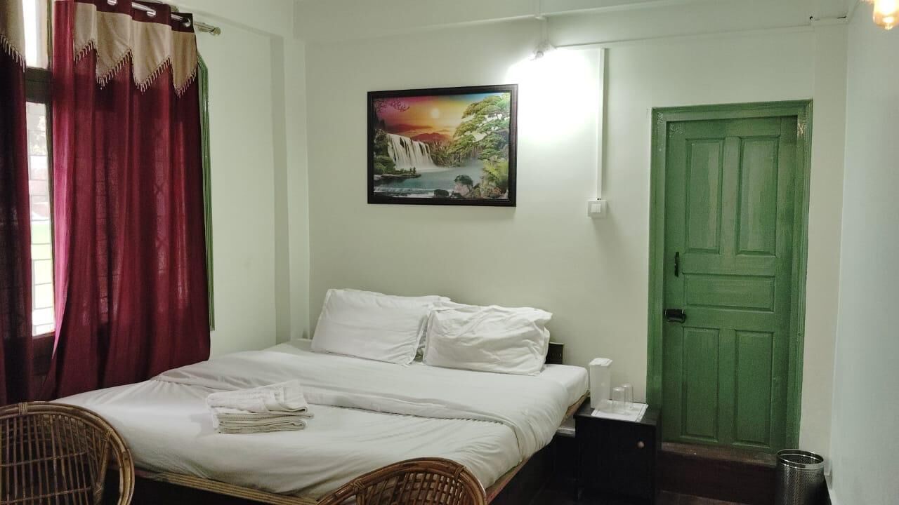 Economy Room