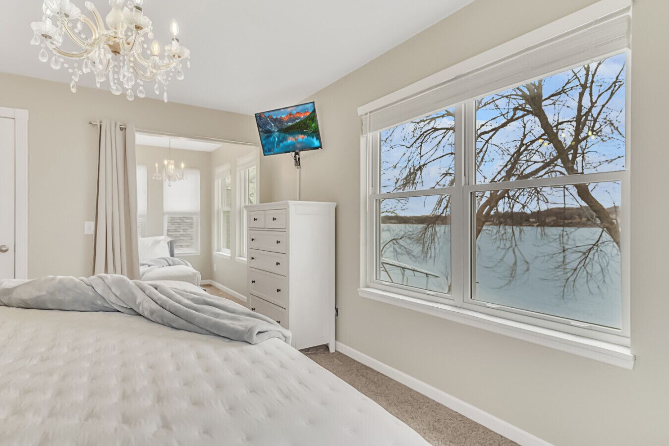 4 bedrooms, iron/ironing board, travel crib, free WiFi