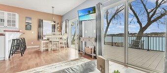 Rock`n Reel Lake House on East Lake Okoboji (Lakefront)