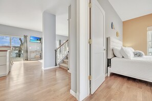 4 habitaciones, tabla de planchar con plancha y cuna de viaje 