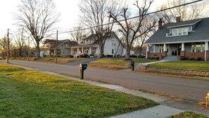 Exterior - Cozy and Clean in Downtown Morristown (Morristown)