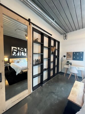 2 bedrooms, iron/ironing board, WiFi, bed sheets - Modern 2-bedroom condo, 2 bath condo in prime Atlanta  Beltline location (Atlanta)