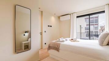 1 bedroom, iron/ironing board, travel cot, free WiFi