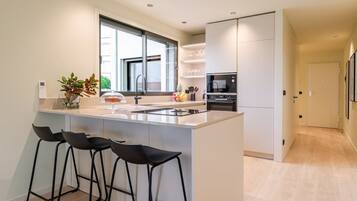 Fridge, microwave, oven, stovetop