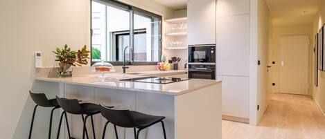 Fridge, microwave, oven, stovetop