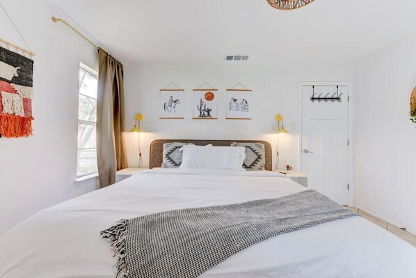 2 bedrooms, desk, iron/ironing board, travel cot