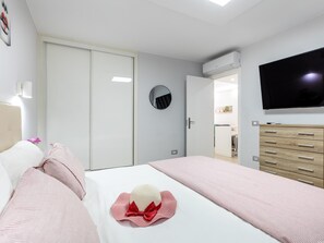 1 bedroom, iron/ironing board, Internet, bed sheets