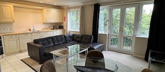 Spacious Two Bedroom Apartment in Bracknell