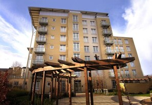Exterior - Reading Modern Two Bedroom Apartment (Reading)