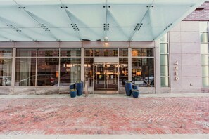 Exterior detail - Blueground | Woodmont, pool & gym, nr Bethesda Row (Bethesda)