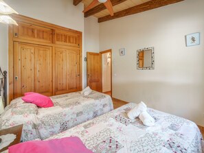 3 chambres, bureau, accès Internet