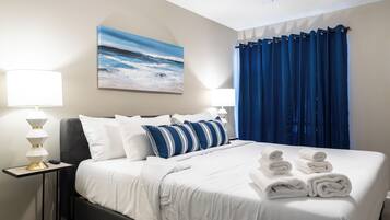 6 habitaciones, escritorio y tabla de planchar con plancha