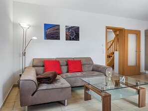 TV - Spacious holiday home with a terrace (Boiensdorf)