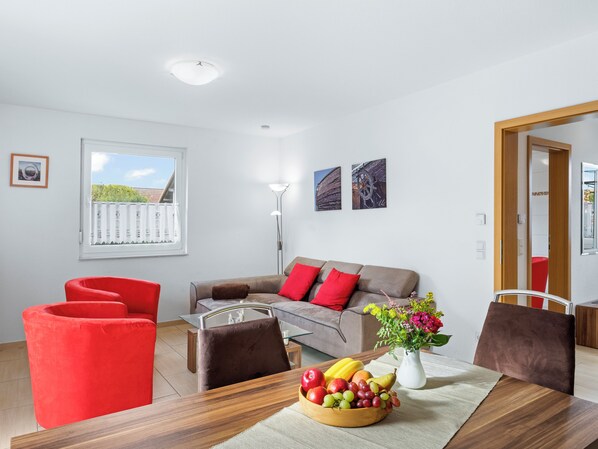 TV - Spacious holiday home with a terrace (Boiensdorf)