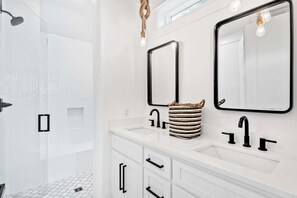 Shower, hair dryer, towels, shampoo
